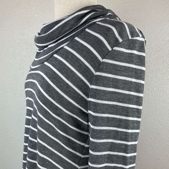 NWT Passports Gray and White Striped Tunic Top Size M EUC - Picture 3 of 7